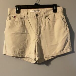 Tommy Hilfiger Women's Cream Shorts Size 6
